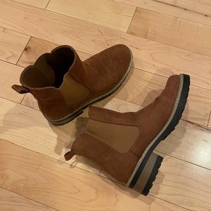 Universal Thread Celina Water Repellant Chelsea Boots Cognac Size 10